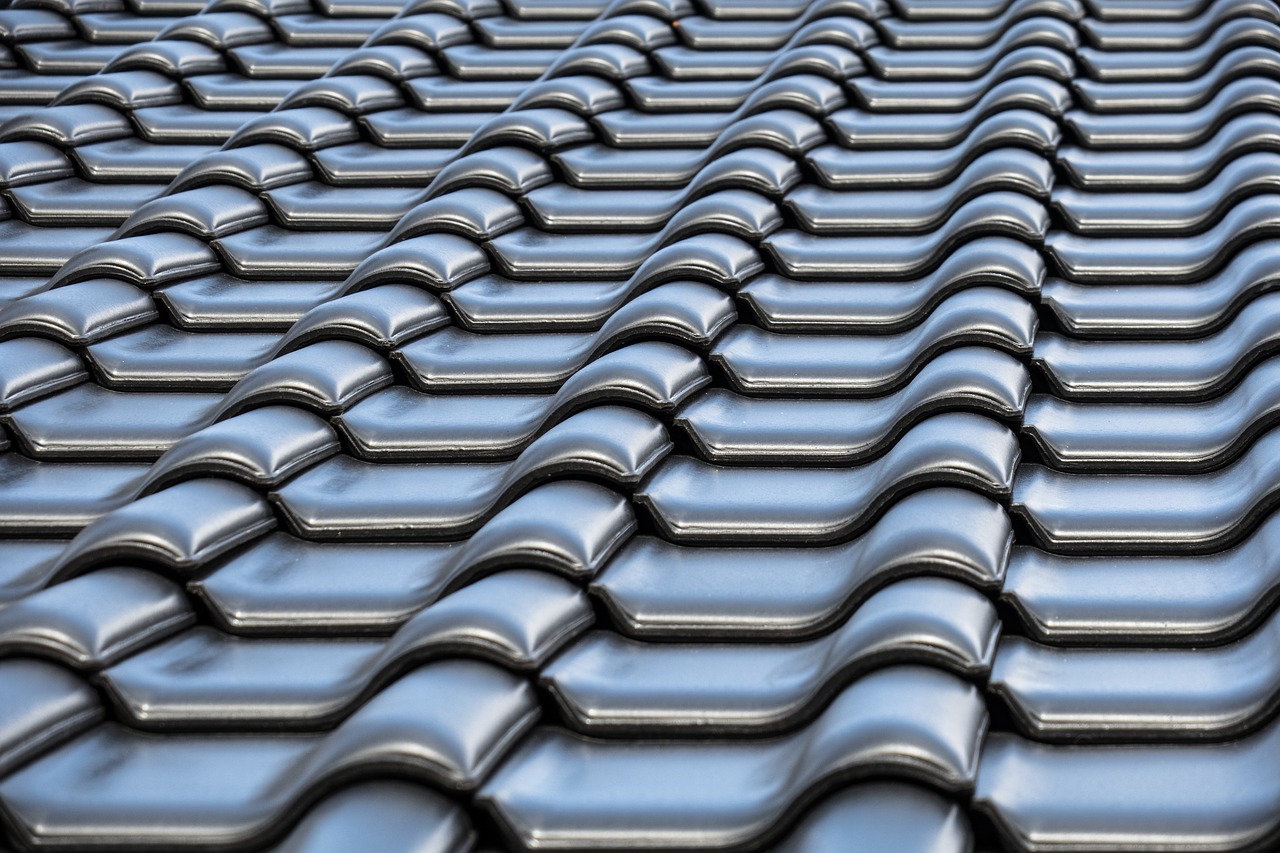 https://kclroofing.co.uk/wp-content/uploads/2021/02/roof-4125765_1280.jpg