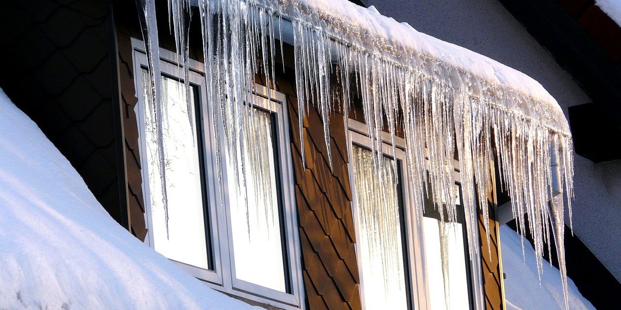 https://kclroofing.co.uk/wp-content/uploads/2021/04/ice-55457_1280-min-1280x640.jpg