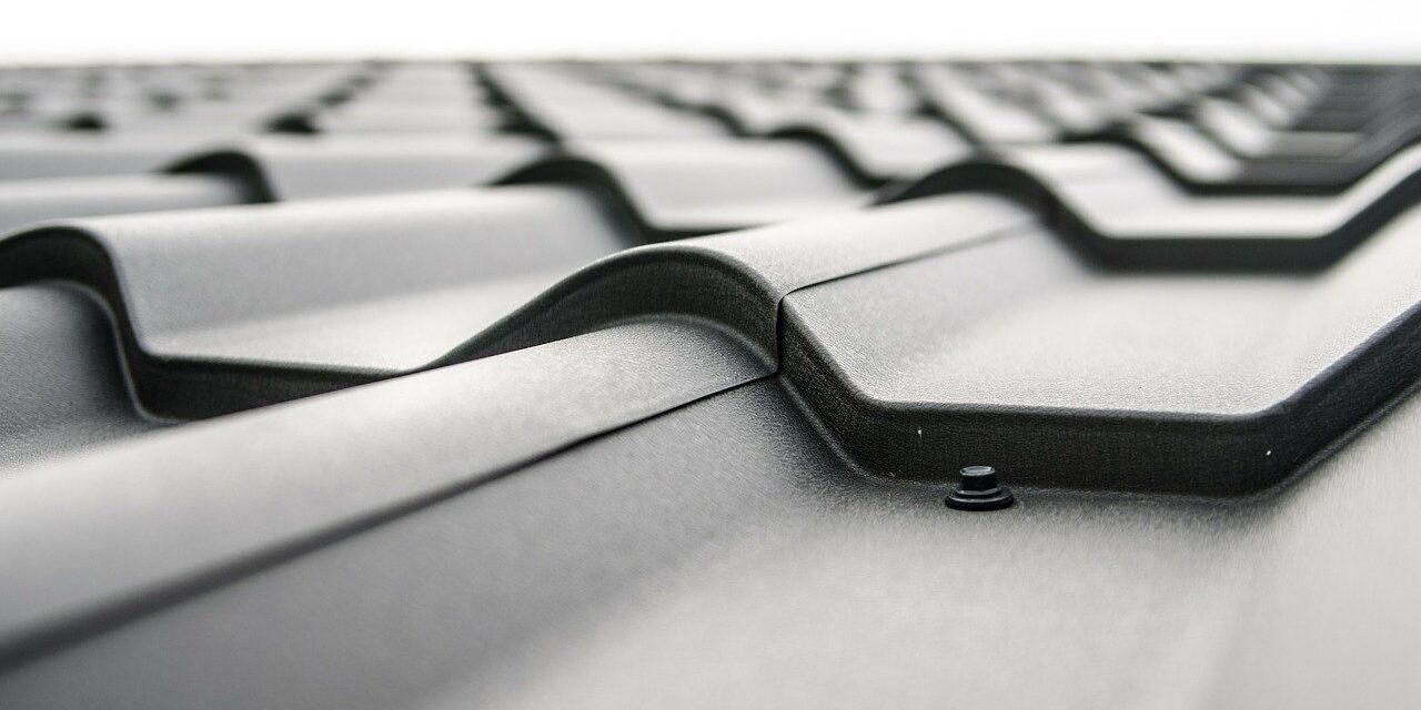 https://kclroofing.co.uk/wp-content/uploads/2021/04/roof-plate-264742_1280-min-1280x640.jpg