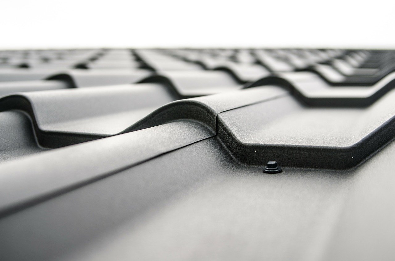 https://kclroofing.co.uk/wp-content/uploads/2021/04/roof-plate-264742_1280-min.jpg